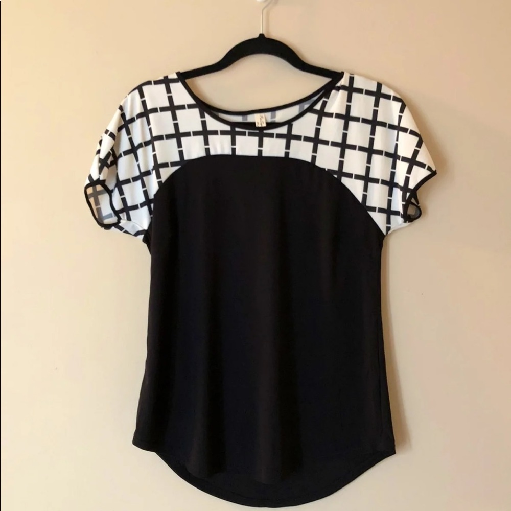 NWOT Black & White Pattern Blouse Size S